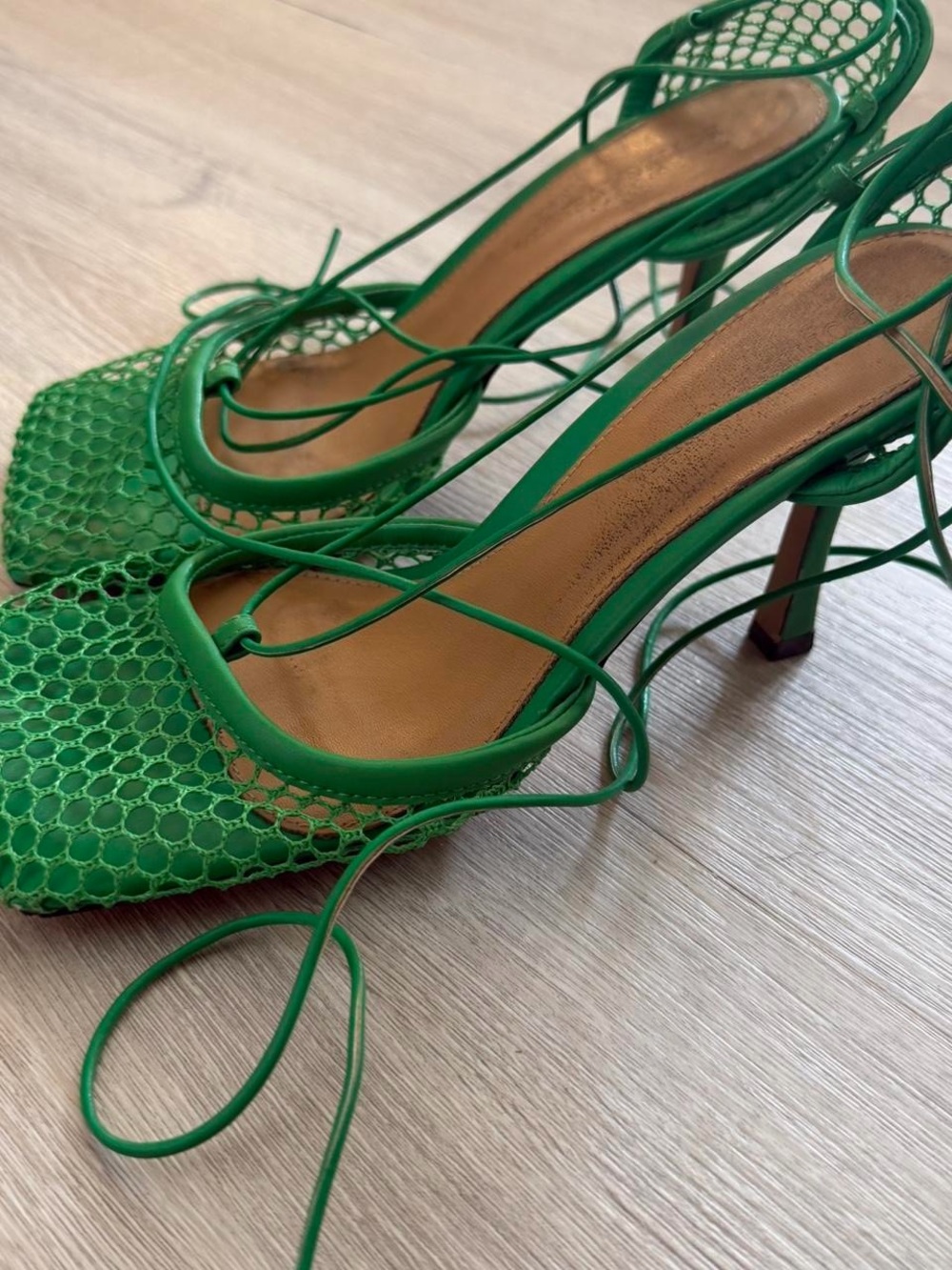 Bottega Veneta Green Lace-Up Pointed Toe Heels - Picture 3 of 4